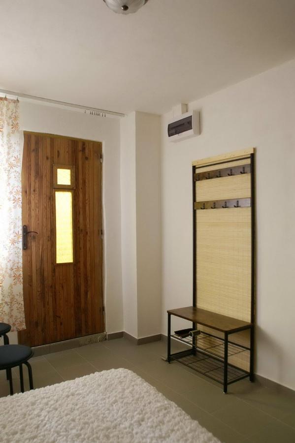 Male Utulne Studio S Koupelnou A Kuchynkou Svinarov Exterior foto