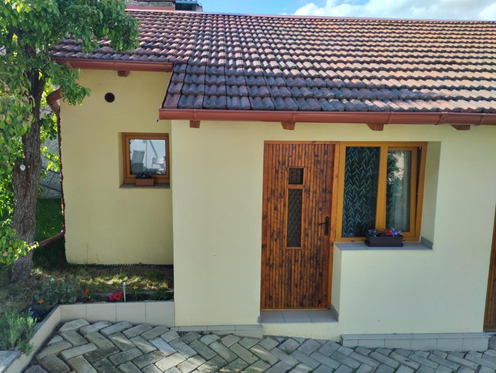 Male Utulne Studio S Koupelnou A Kuchynkou Svinarov Exterior foto