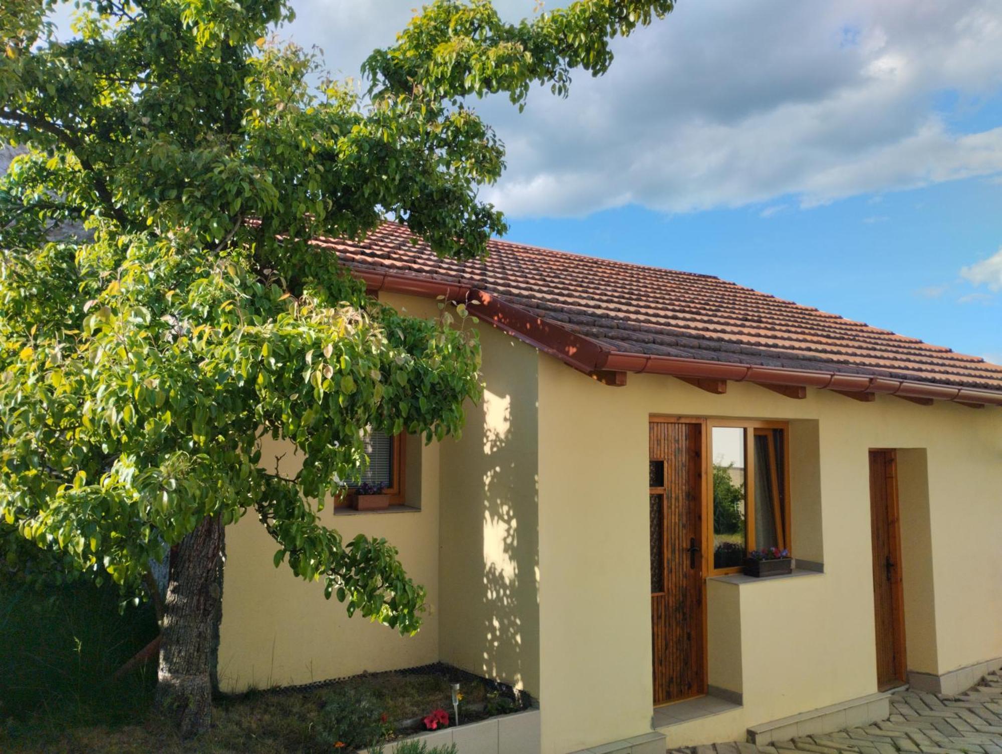 Male Utulne Studio S Koupelnou A Kuchynkou Svinarov Exterior foto